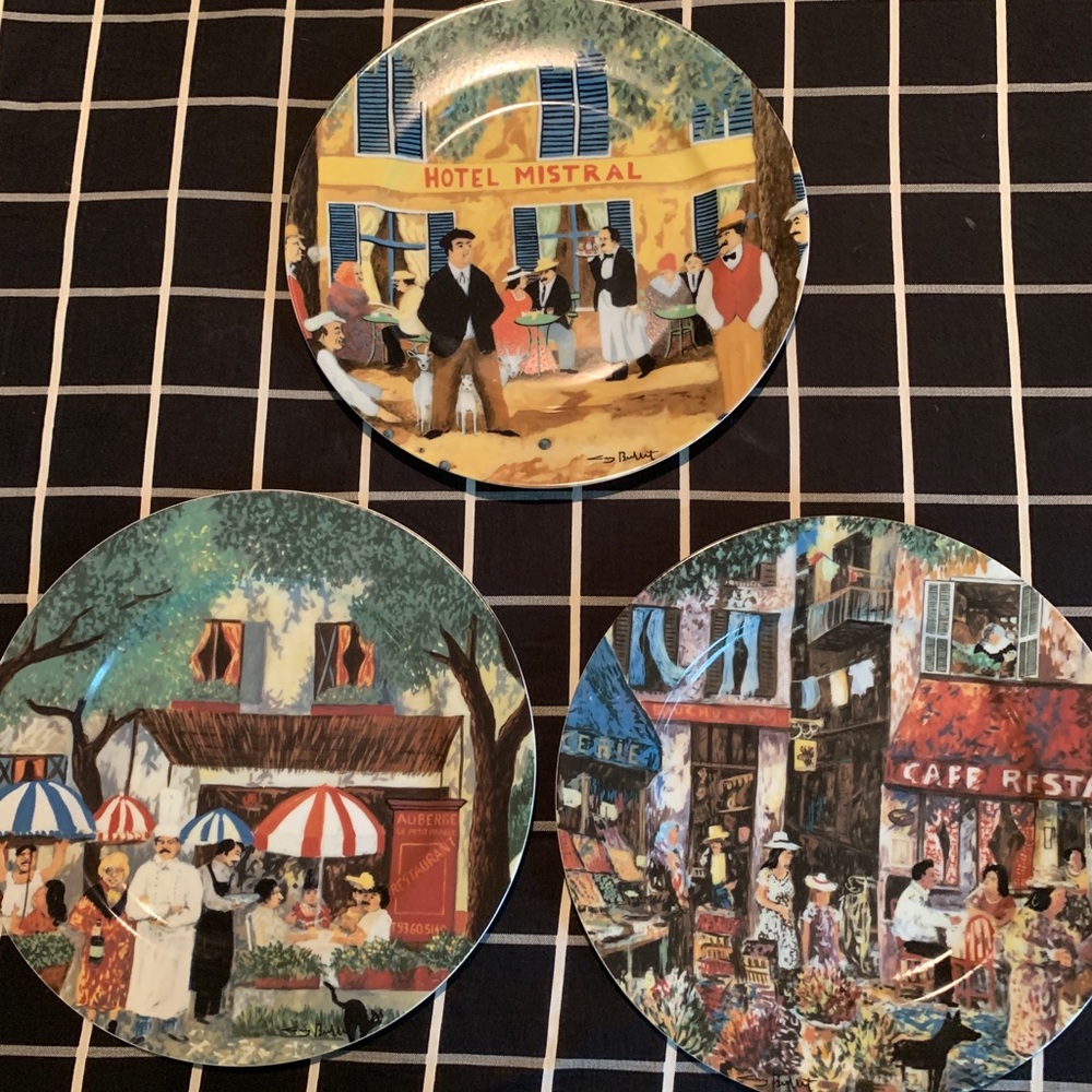 3 Guy Buffet dinner plates